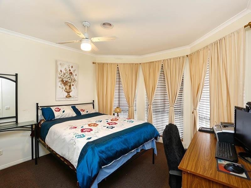 27 Herbert Road, Carrum Downs VIC 3201