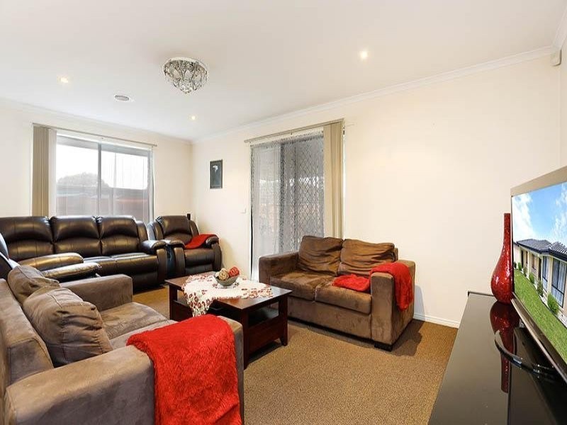27 Herbert Road, Carrum Downs VIC 3201