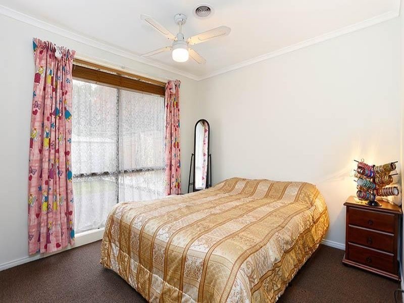 27 Herbert Road, Carrum Downs VIC 3201