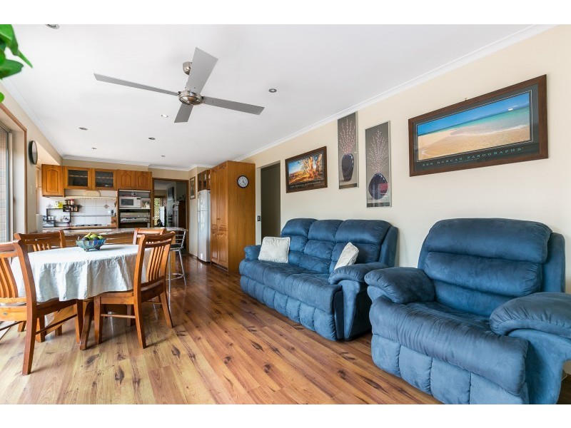 38 Luscombe Avenue, Carrum Downs VIC 3201