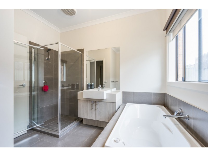 10 Wattlewoods Place, Carrum Downs VIC 3201