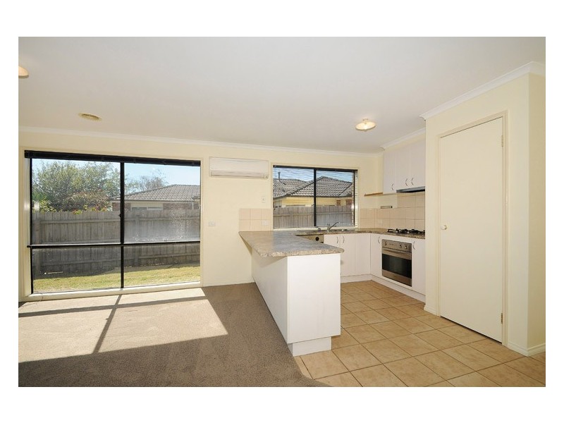 8 Flora Park Way, Carrum Downs VIC 3201