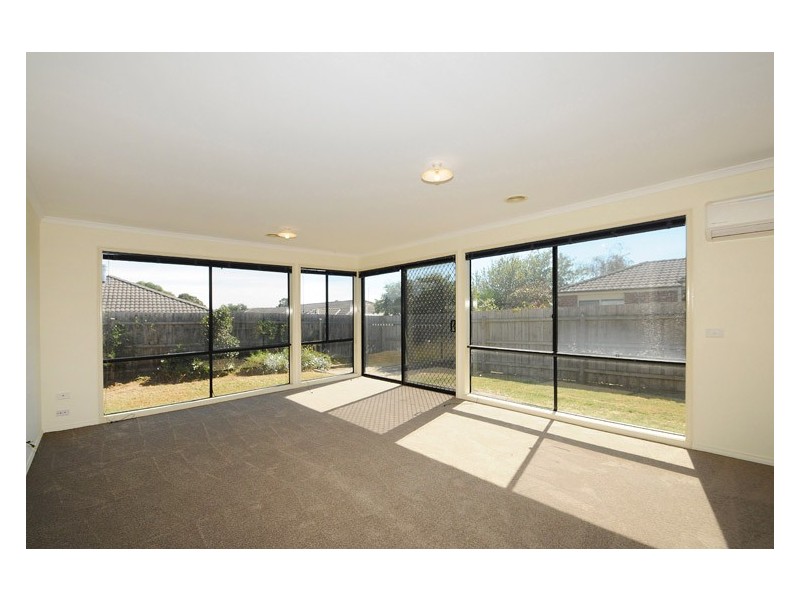 8 Flora Park Way, Carrum Downs VIC 3201