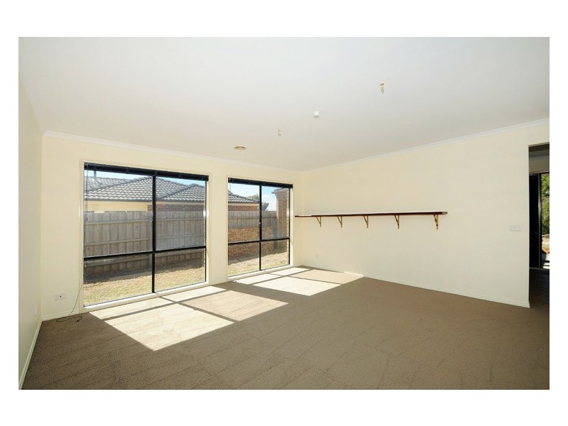 8 Flora Park Way, Carrum Downs VIC 3201