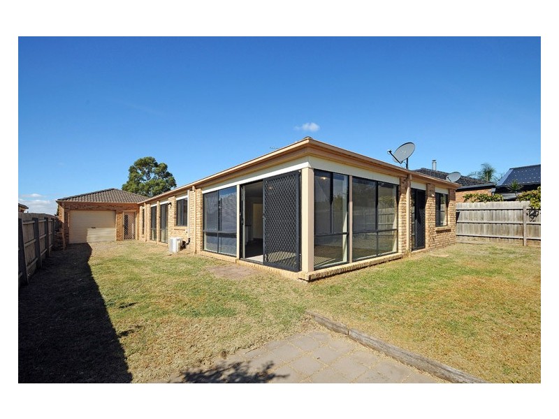 8 Flora Park Way, Carrum Downs VIC 3201