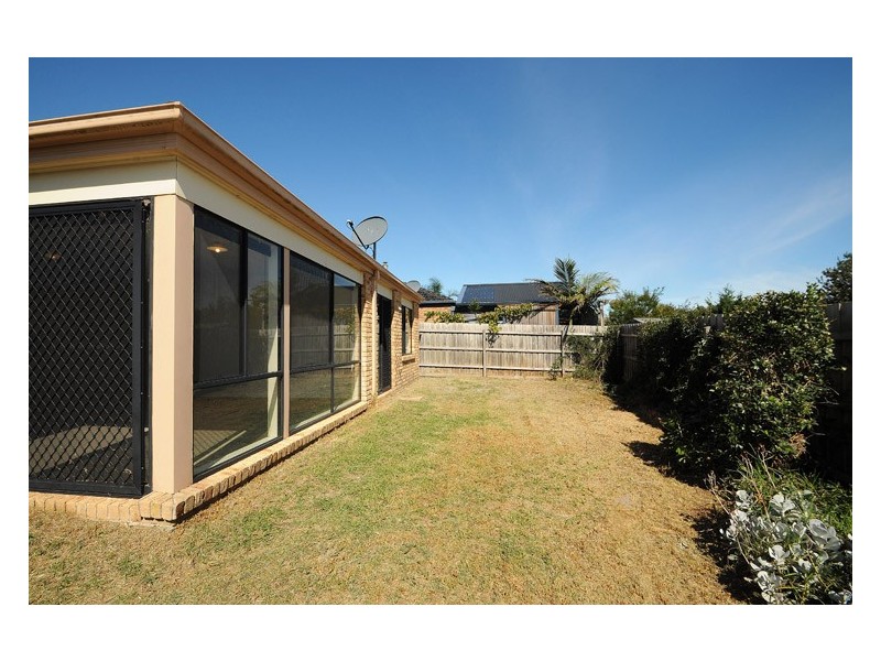 8 Flora Park Way, Carrum Downs VIC 3201