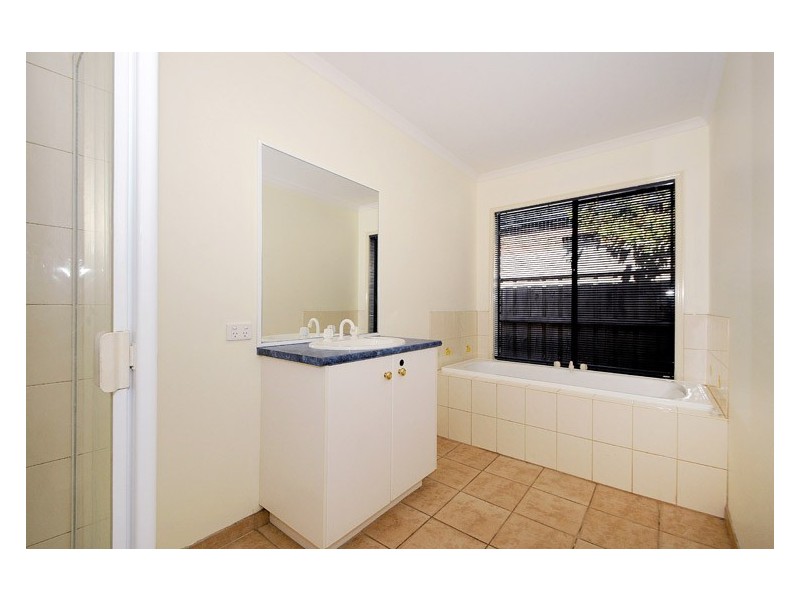 8 Flora Park Way, Carrum Downs VIC 3201