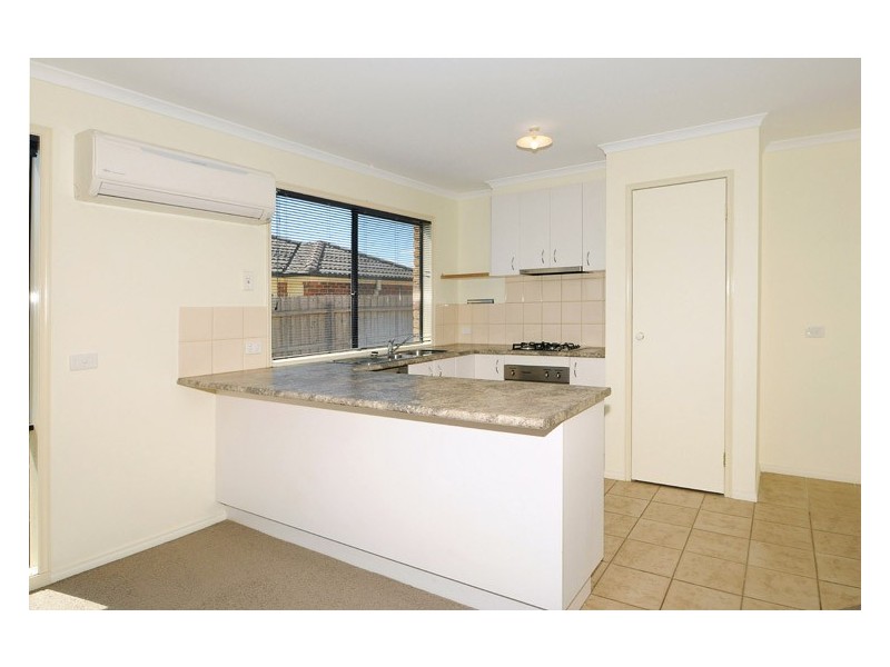 8 Flora Park Way, Carrum Downs VIC 3201