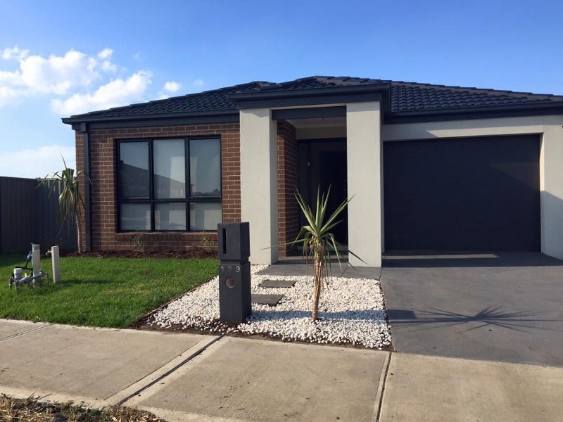 139 Lineham Drive, Cranbourne East VIC 3977