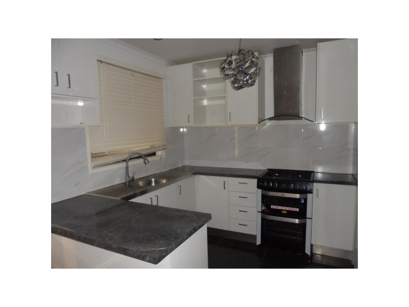 18 Oakwood Drive, Keysborough VIC 3173