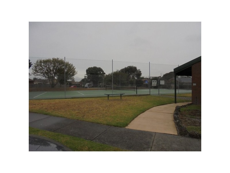 18 Oakwood Drive, Keysborough VIC 3173