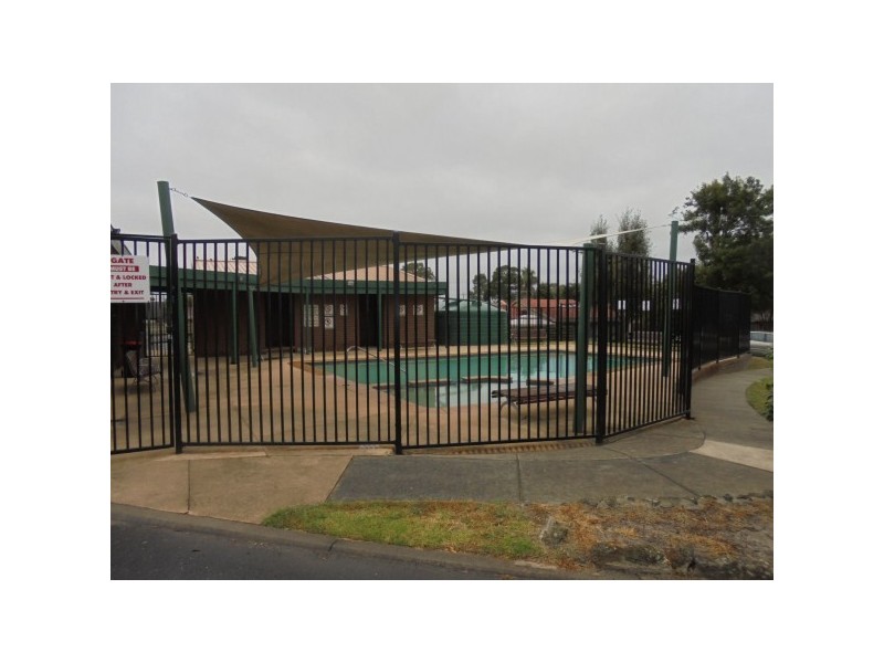 18 Oakwood Drive, Keysborough VIC 3173