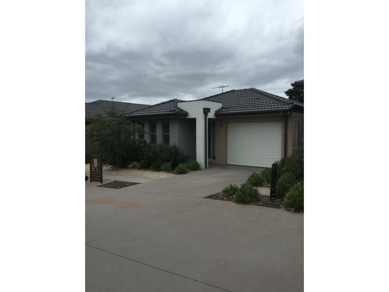 27 Botany Drive, Carrum Downs VIC 3201