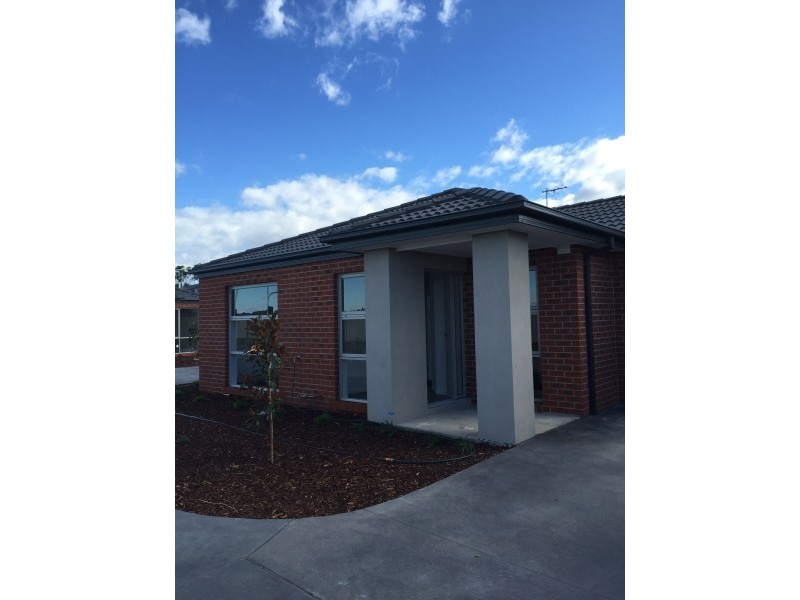 Units1 and 2, 179 Rosebank Drive, Cranbourne North VIC 3977