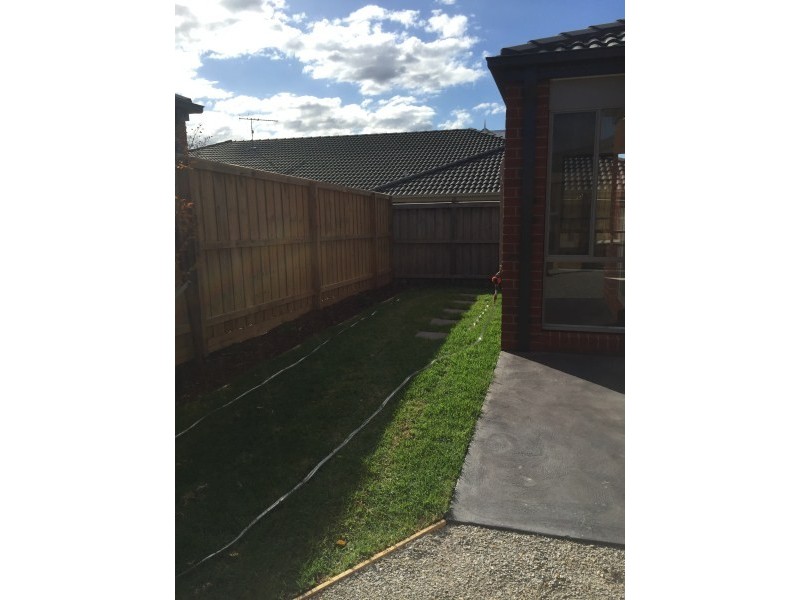 Units1 and 2, 179 Rosebank Drive, Cranbourne North VIC 3977