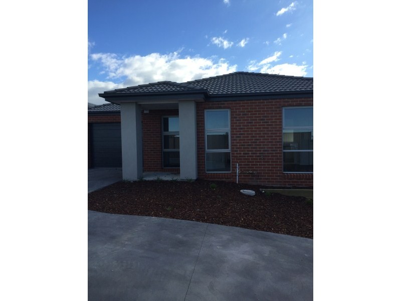Units1 and 2, 179 Rosebank Drive, Cranbourne North VIC 3977
