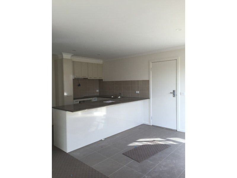 Units1 and 2, 179 Rosebank Drive, Cranbourne North VIC 3977