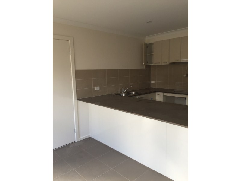 Units1 and 2, 179 Rosebank Drive, Cranbourne North VIC 3977