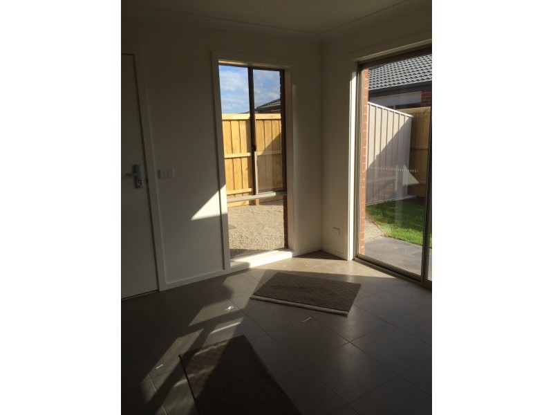 Units1 and 2, 179 Rosebank Drive, Cranbourne North VIC 3977