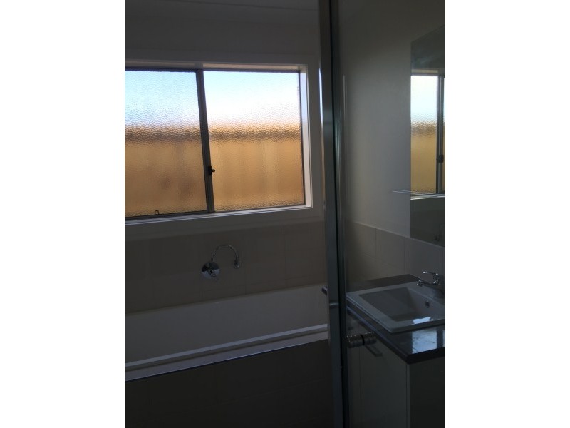 Units1 and 2, 179 Rosebank Drive, Cranbourne North VIC 3977