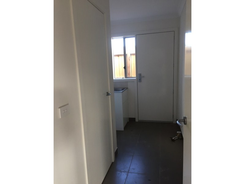 Units1 and 2, 179 Rosebank Drive, Cranbourne North VIC 3977