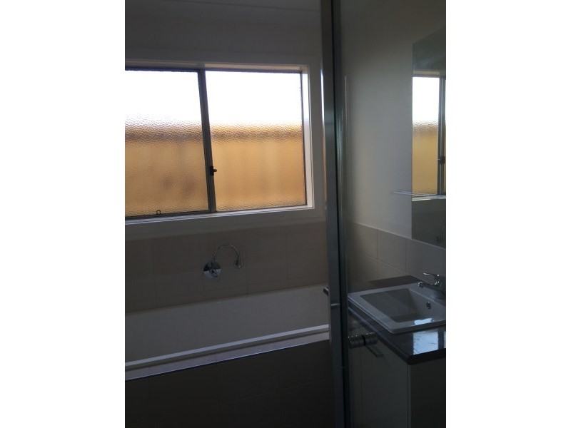 Units1 and 2, 179 Rosebank Drive, Cranbourne North VIC 3977
