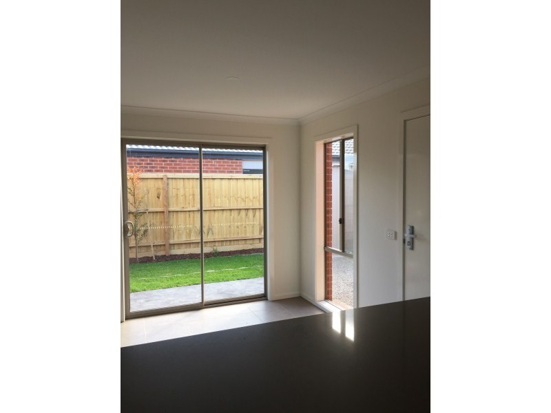 Units1 and 2, 179 Rosebank Drive, Cranbourne North VIC 3977