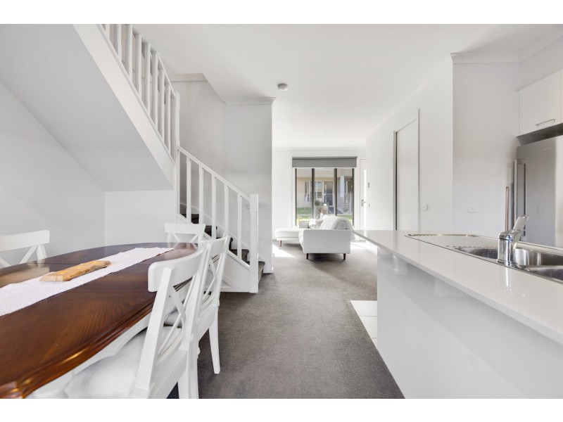 5 Nanea Path, Cranbourne VIC 3977