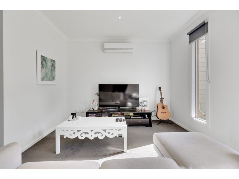 5 Nanea Path, Cranbourne VIC 3977