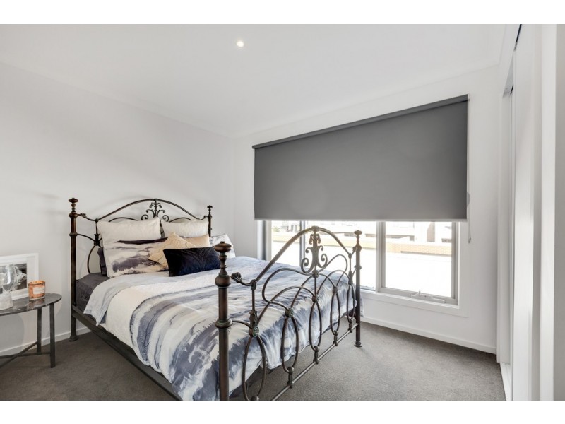 5 Nanea Path, Cranbourne VIC 3977