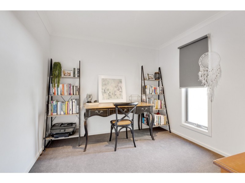 5 Nanea Path, Cranbourne VIC 3977