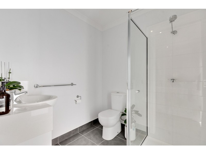 5 Nanea Path, Cranbourne VIC 3977