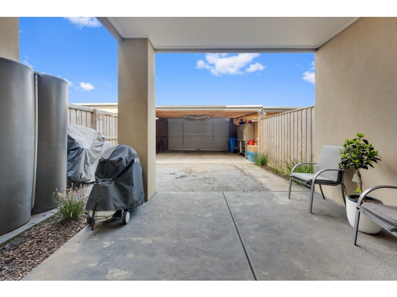 5 Nanea Path, Cranbourne VIC 3977