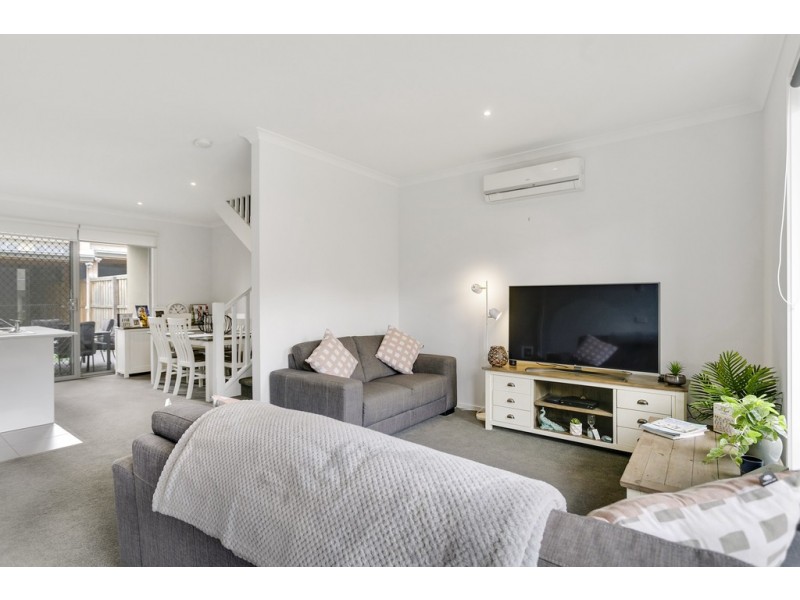 8 Nanea Path, Cranbourne VIC 3977