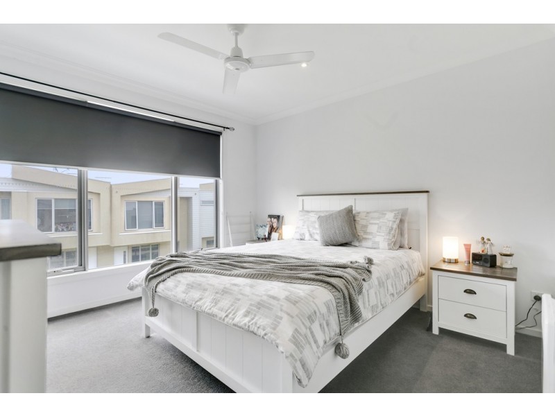 8 Nanea Path, Cranbourne VIC 3977