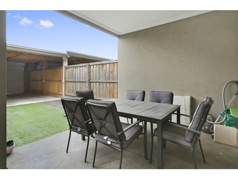 8 Nanea Path, Cranbourne VIC 3977