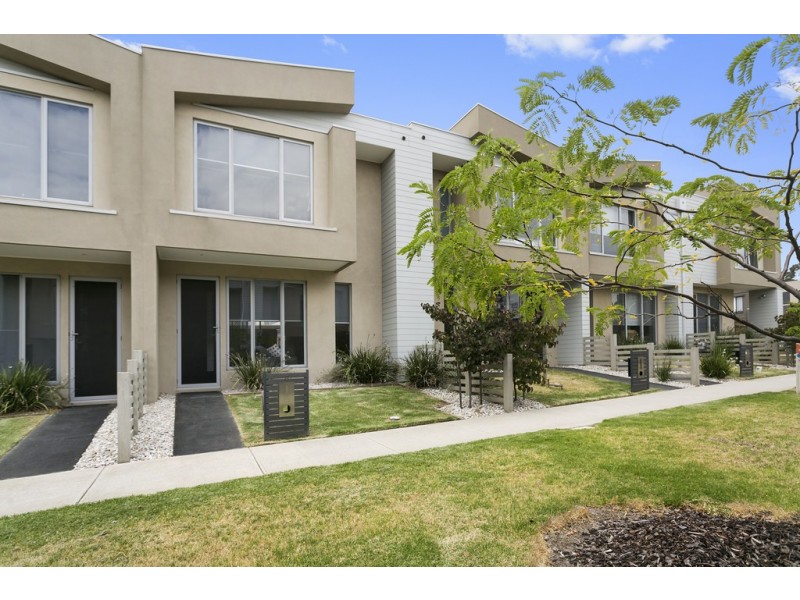 8 Nanea Path, Cranbourne VIC 3977