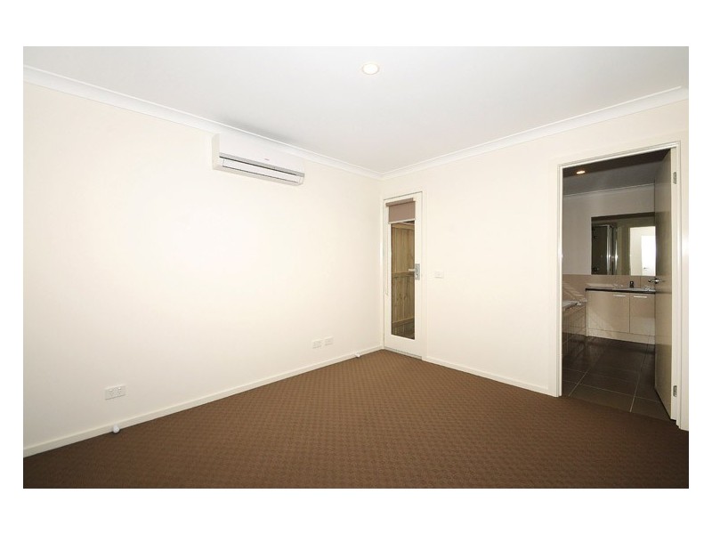 10 Hawkshead Place, Cranbourne North VIC 3977