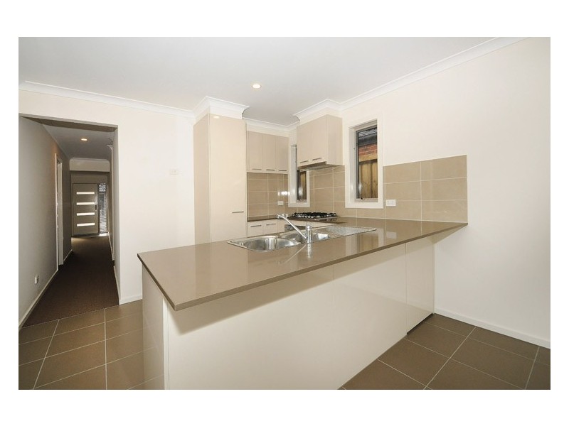 10 Hawkshead Place, Cranbourne North VIC 3977