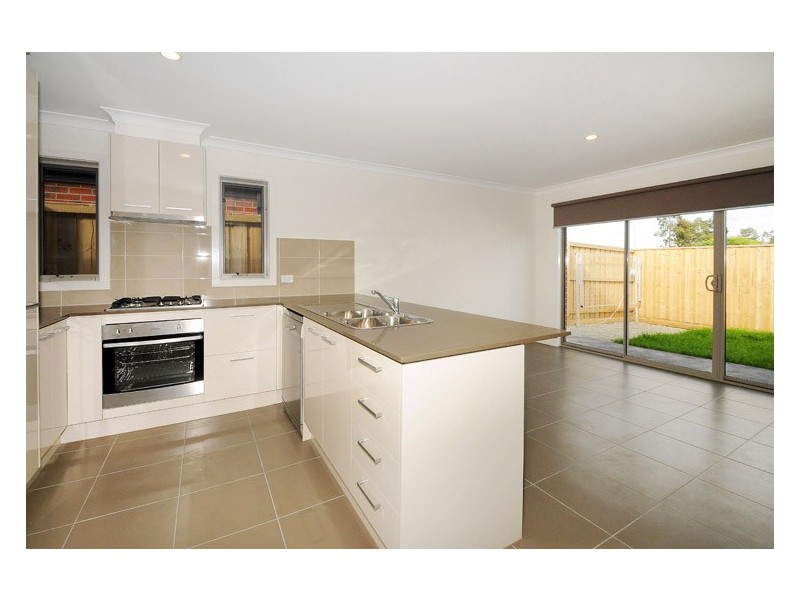 10 Hawkshead Place, Cranbourne North VIC 3977