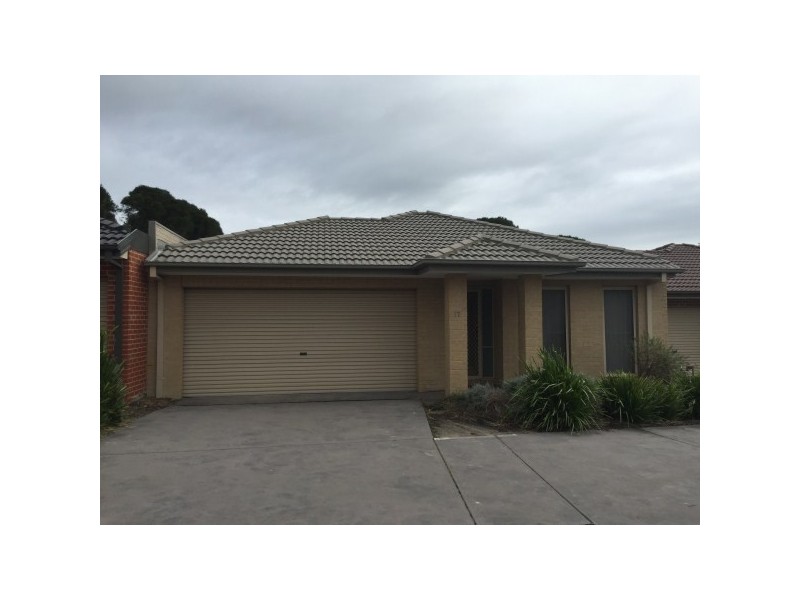 17/105 McMahons Road, Frankston VIC 3199