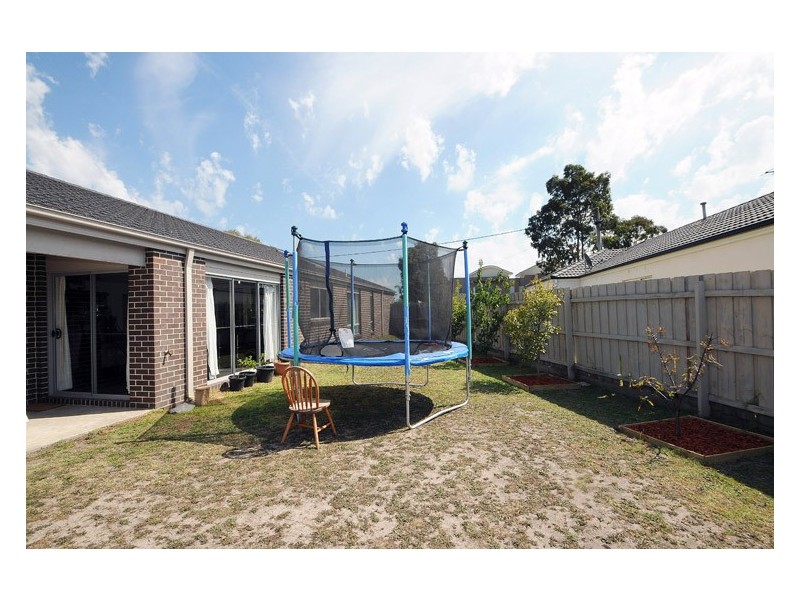 18 Lats Avenue, Carrum Downs VIC 3201