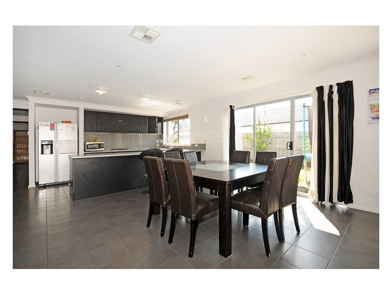 18 Lats Avenue, Carrum Downs VIC 3201