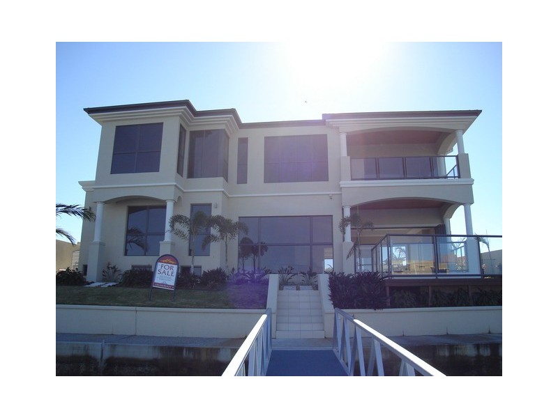 Sovereign Islands QLD 4216