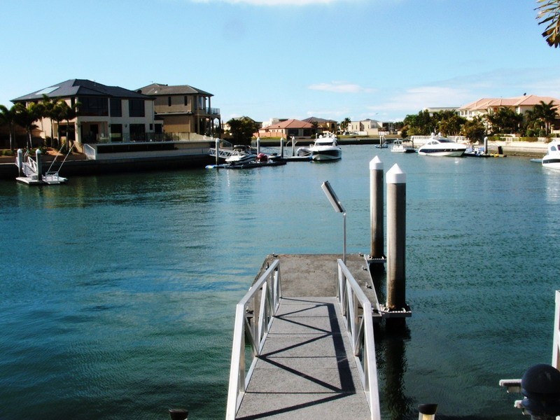 Sovereign Islands QLD 4216