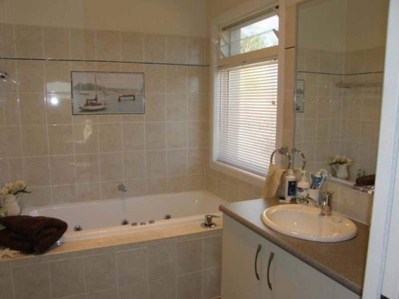 1/3 Joseph Street, Runaway Bay QLD 4216