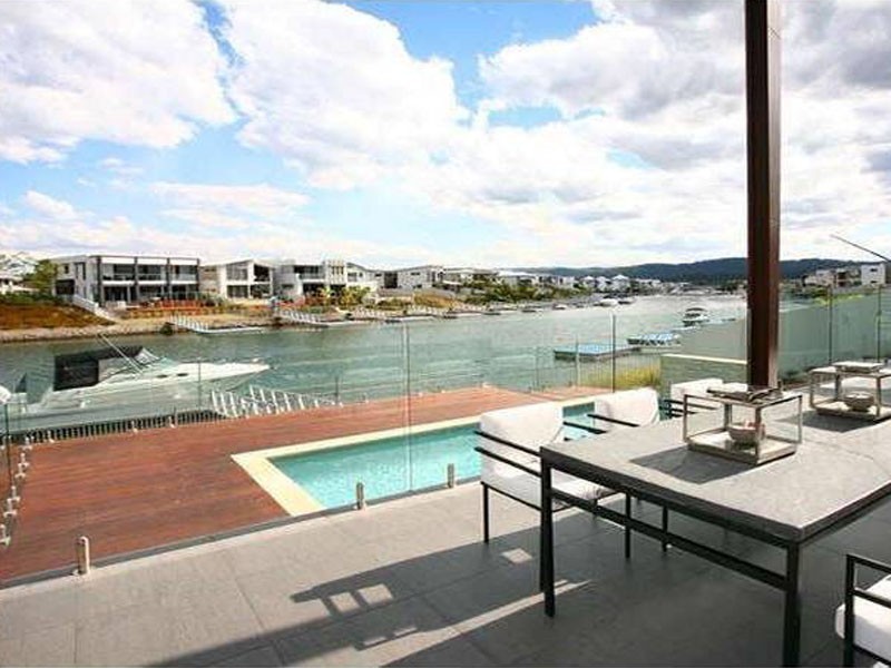 2 Quayside Drive, Helensvale QLD 4212