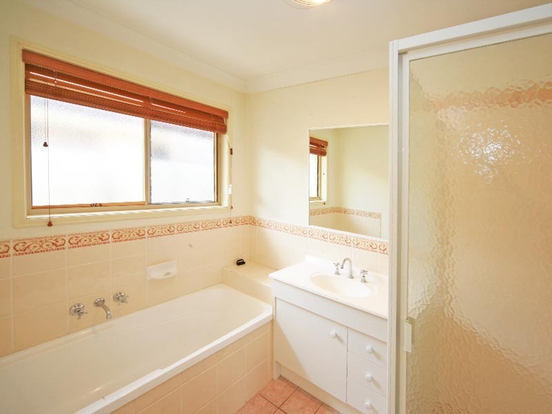 181 Greenacre Drive, Arundel QLD 4214