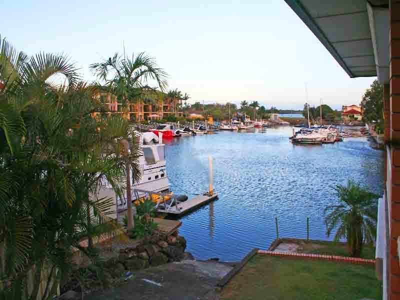 2/83 Bayview Street, Runaway Bay QLD 4216