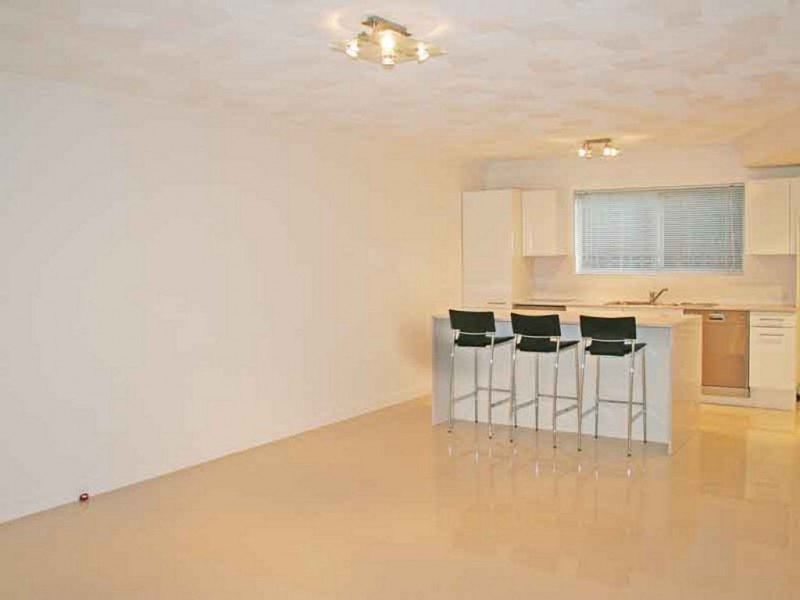 2/83 Bayview Street, Runaway Bay QLD 4216